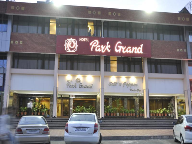 Hotel Park Grand Chandīgarh Extérieur photo