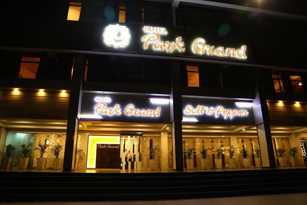 Hotel Park Grand Chandīgarh Extérieur photo