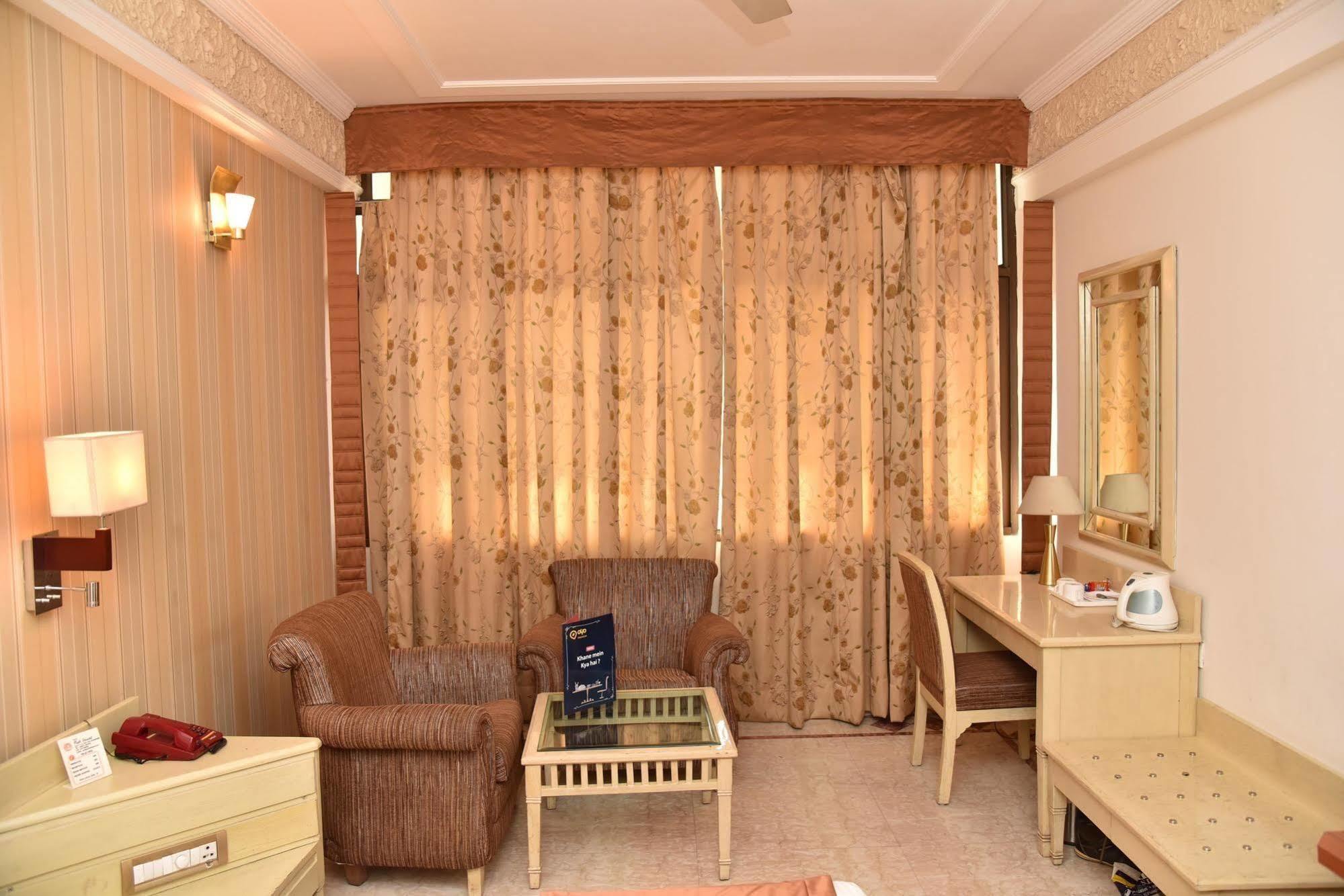 Hotel Park Grand Chandīgarh Extérieur photo